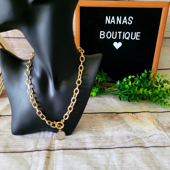 Any2/$20💥 Gold Chunky Chain with white marbled Pendant Necklace - Picture 3 of 9
